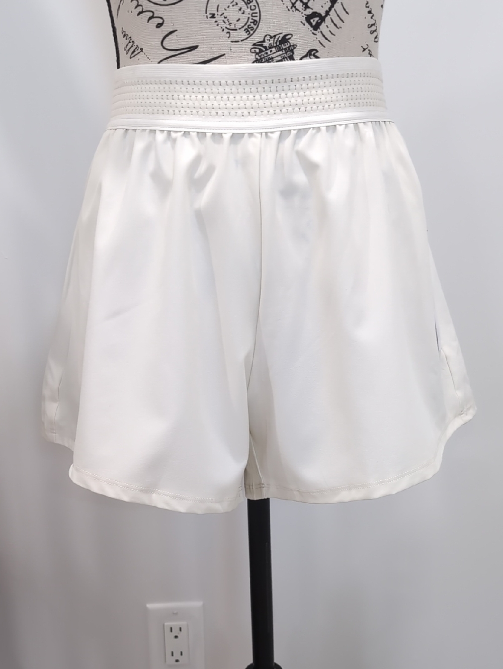 BEVERLY HILLS POLO CLUB | Women's Off-White High-Rise Lightweight Shorts